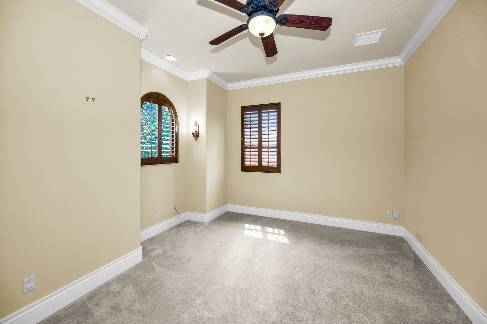Upper Level Bedroom4a