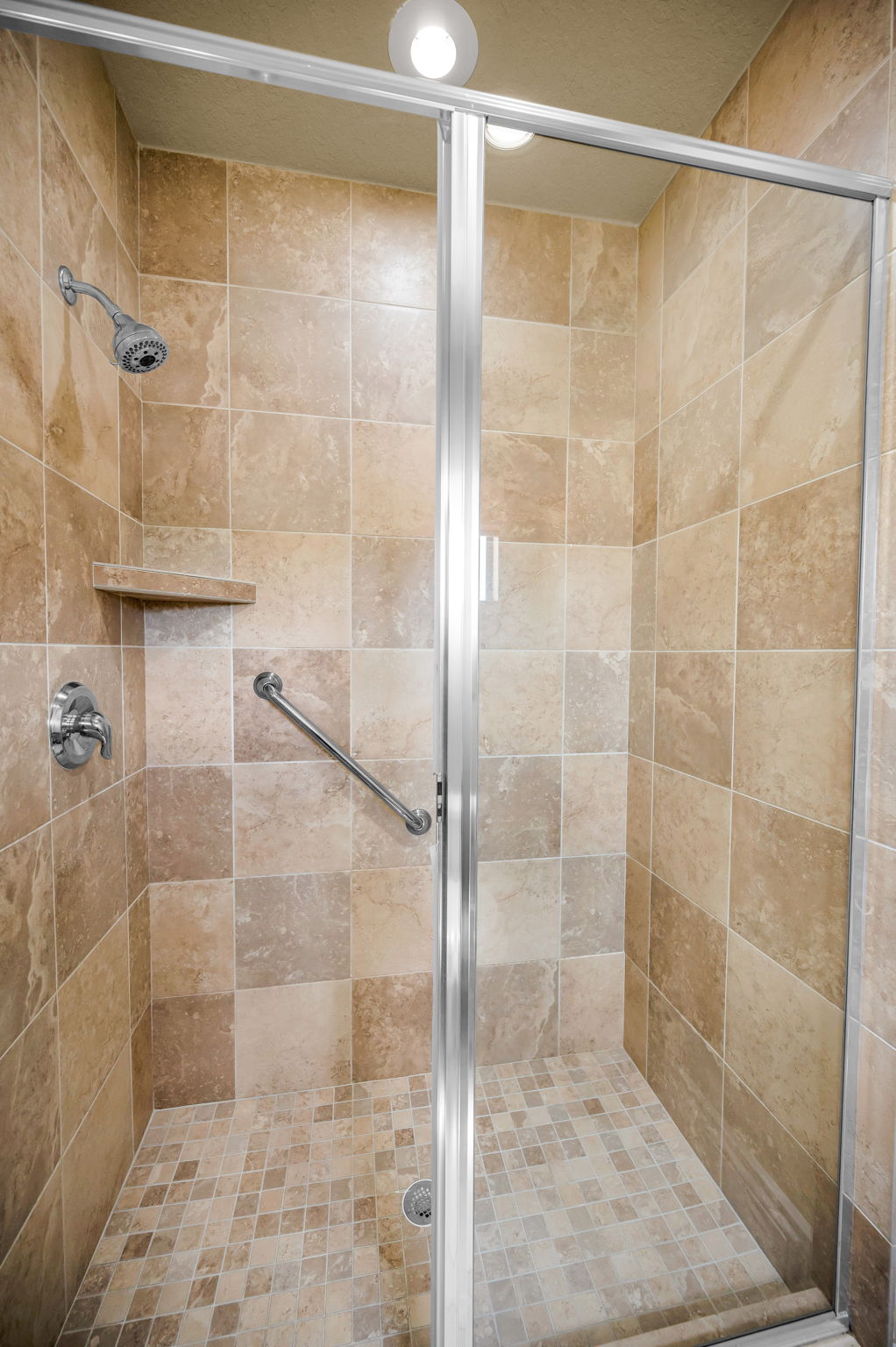 Upper Level Guest Bathroom2b