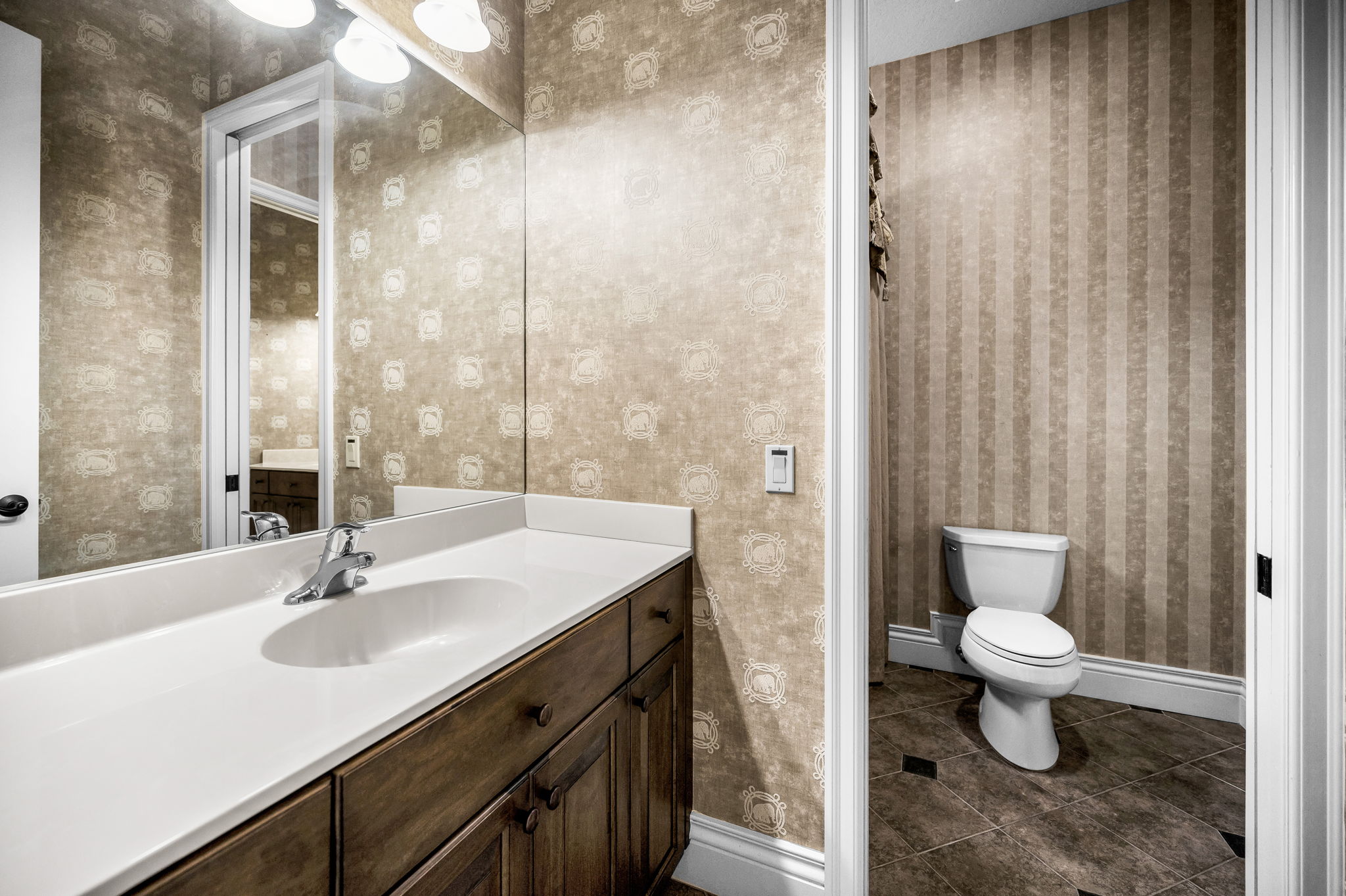 Upper Level Jack n Jill Bathroom3a