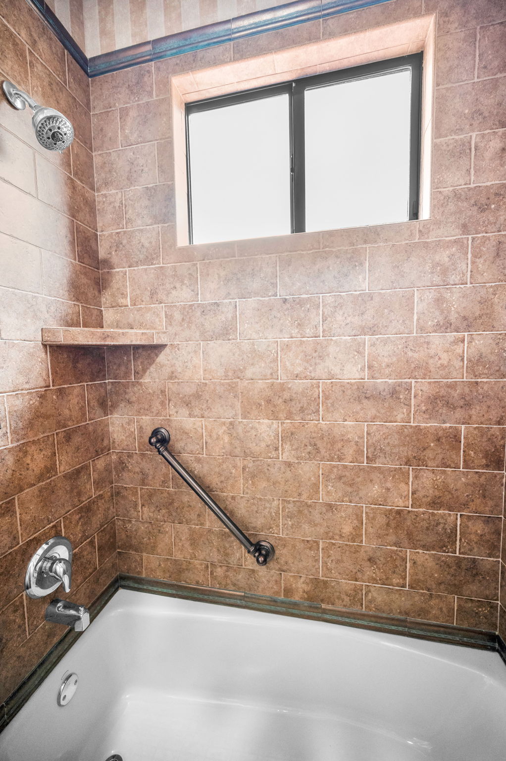 Upper Level Jack n Jill Bathroom3c