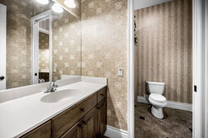 Upper Level Jack n Jill Bathroom3a