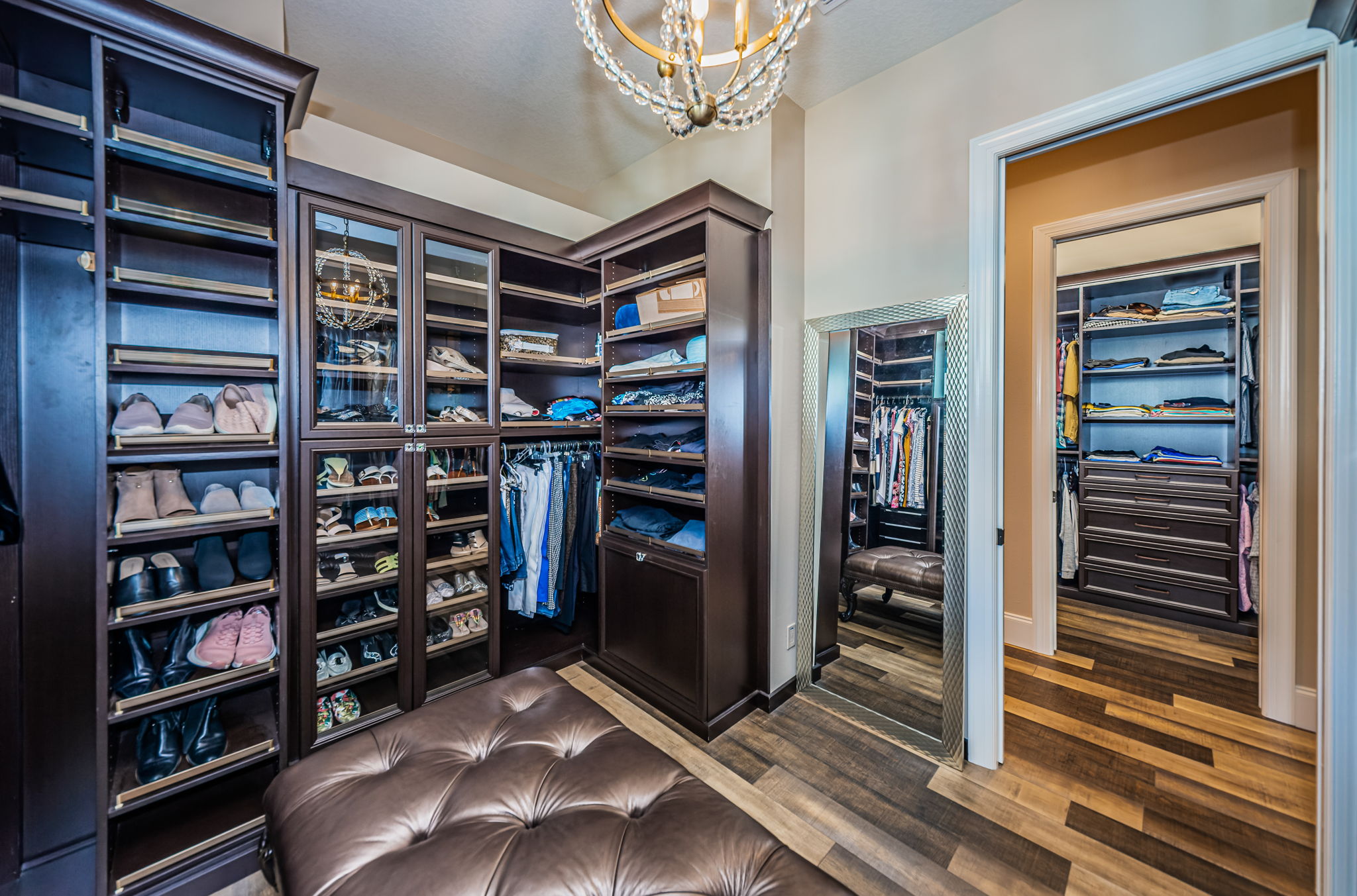 Master Bedroom Walk-in Closet1c