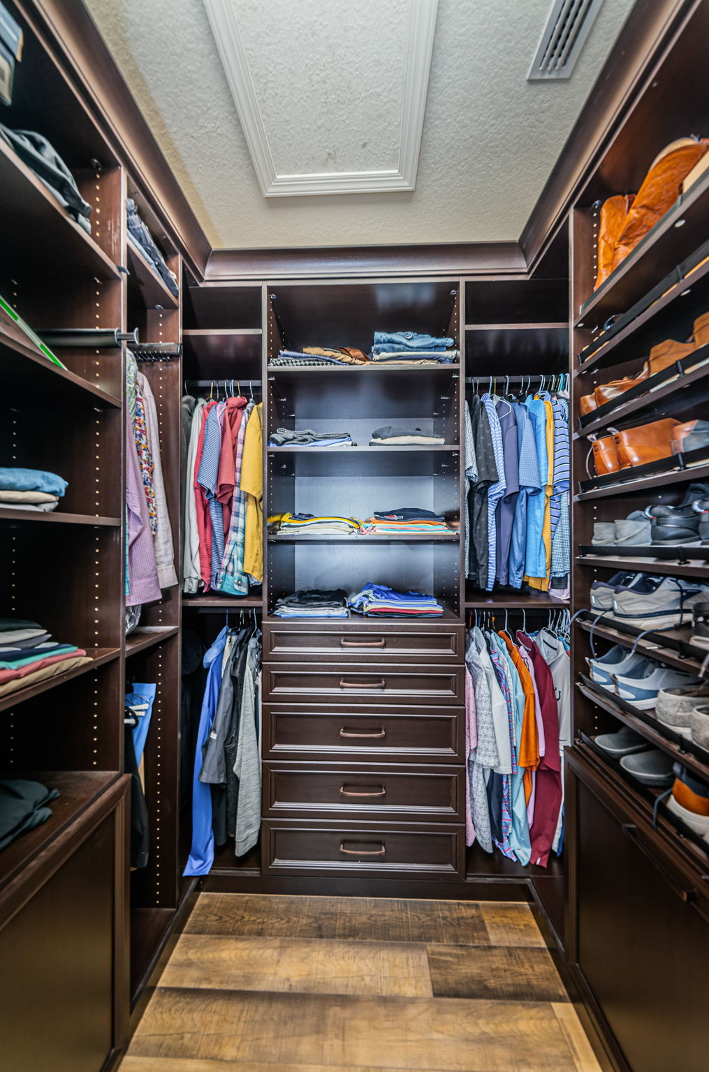 Master Bedroom Walk-in Closet2