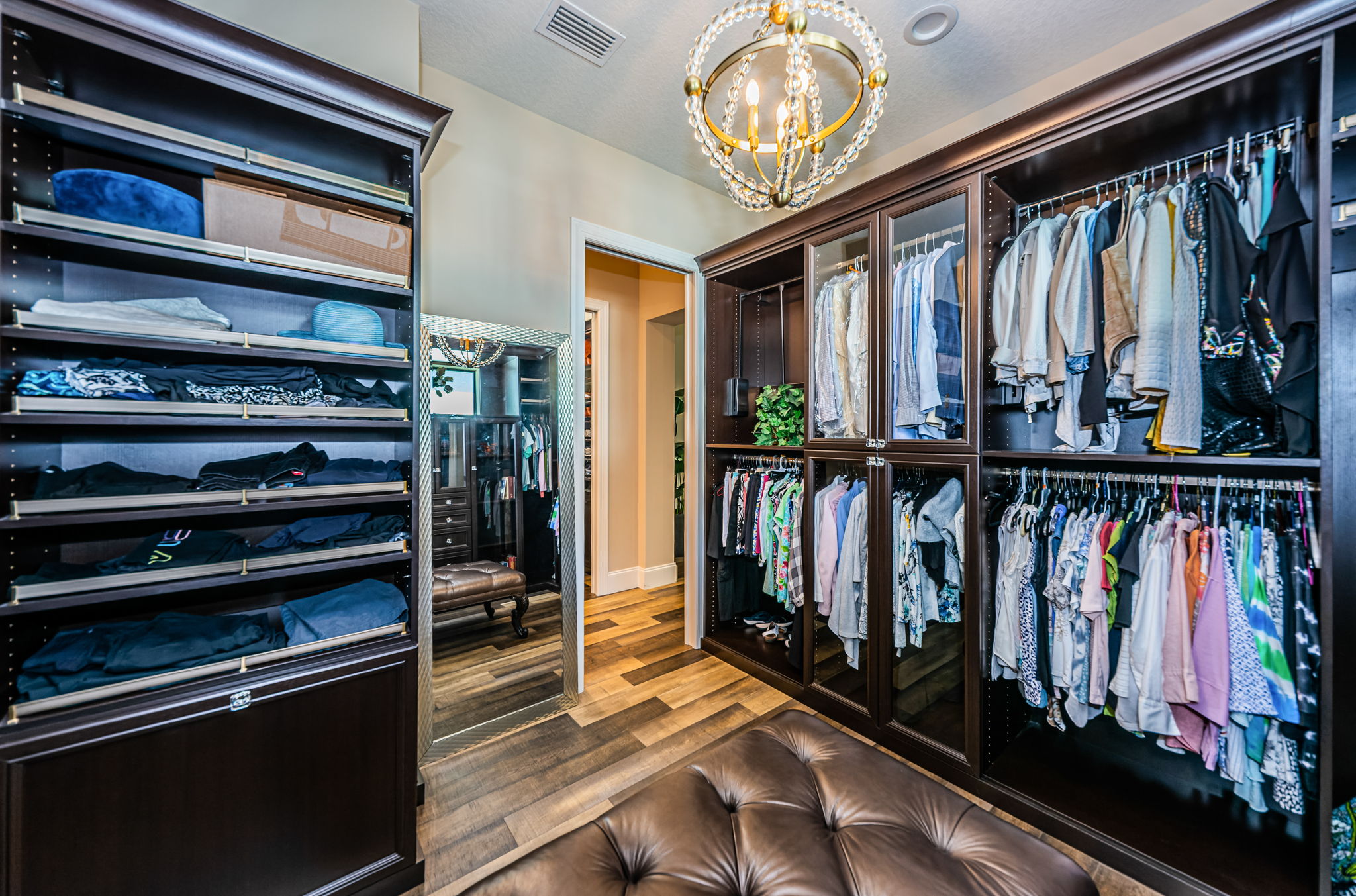 Master Bedroom Walk-in Closet1b