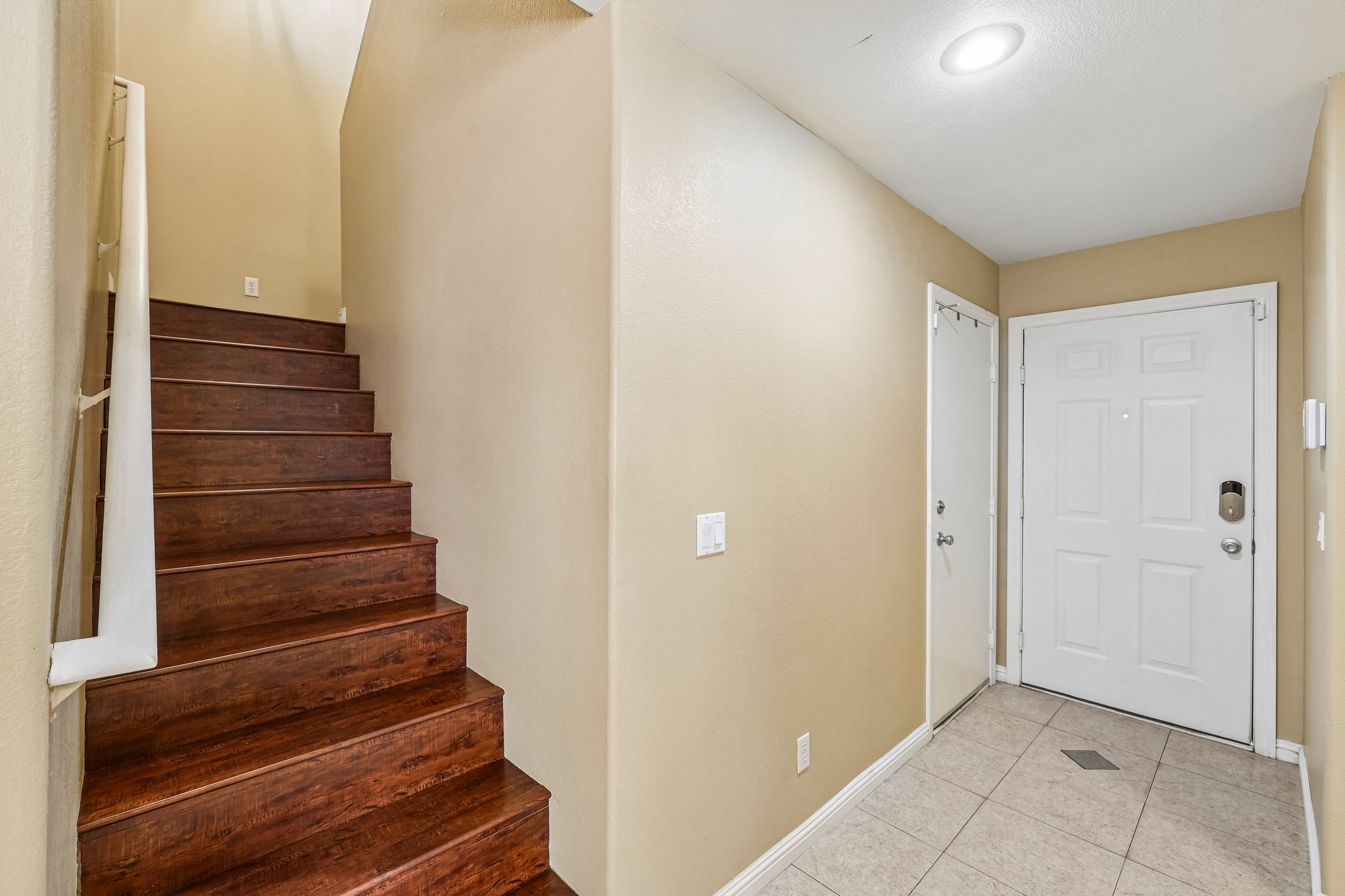 9957 Keephills St Las Vegas-S1205-005.jpg