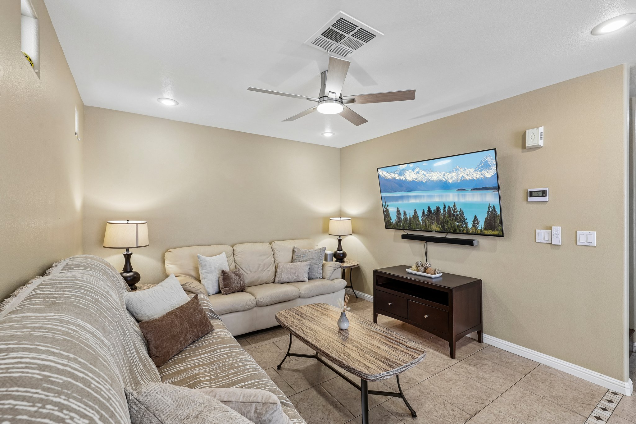 9957 Keephills St Las Vegas-S1205-006.jpg