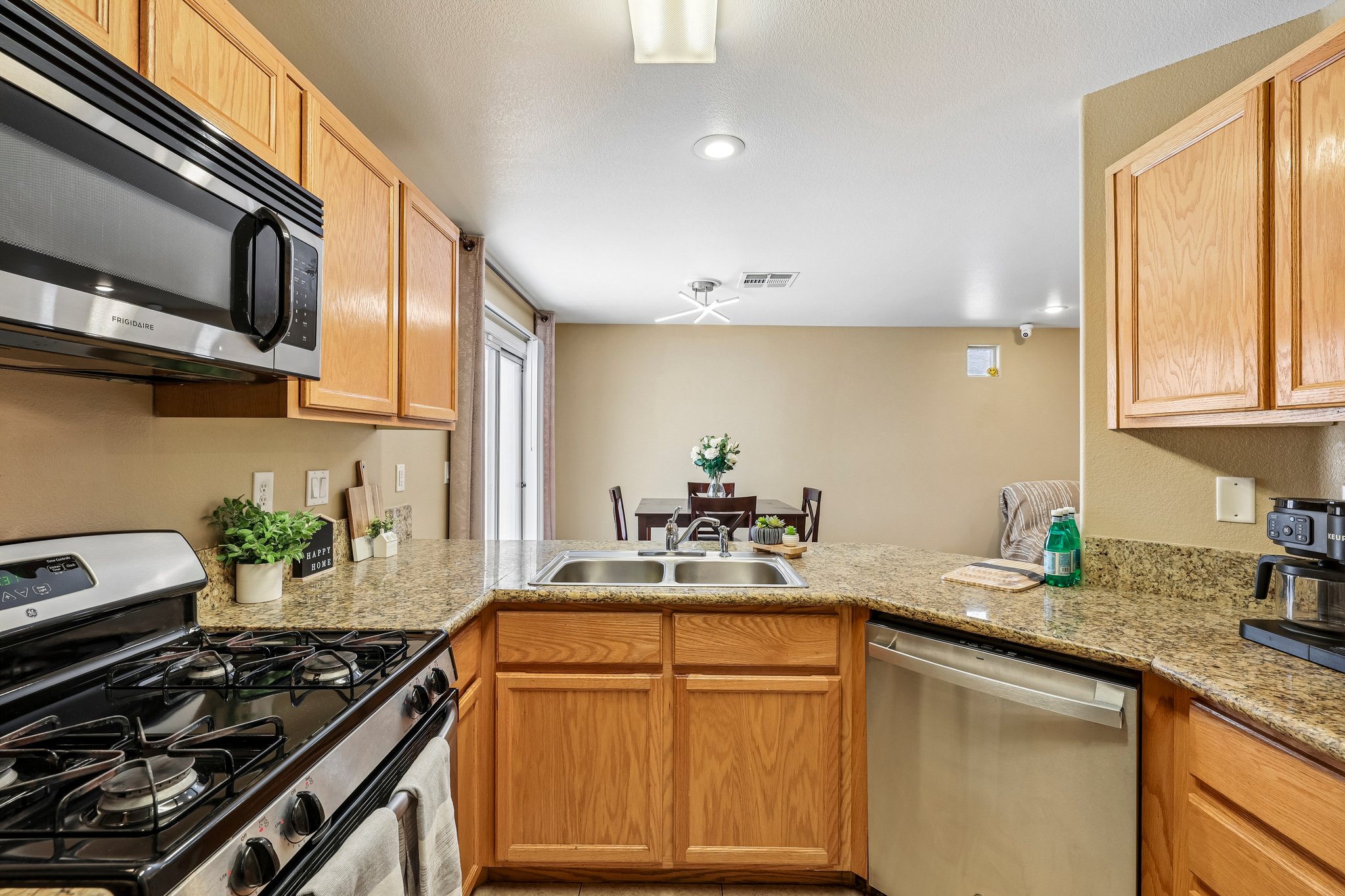 9957 Keephills St Las Vegas-S1205-011.jpg