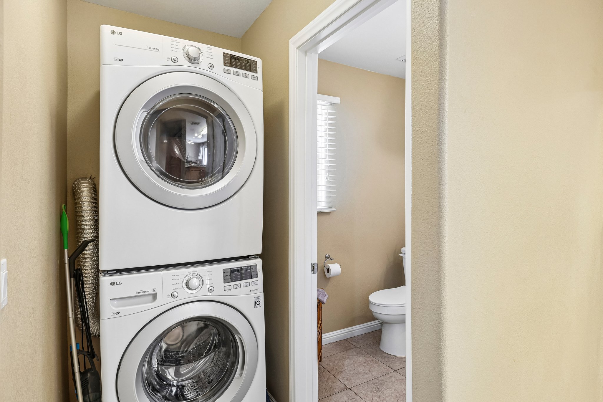 9957 Keephills St Las Vegas-S1205-013.jpg