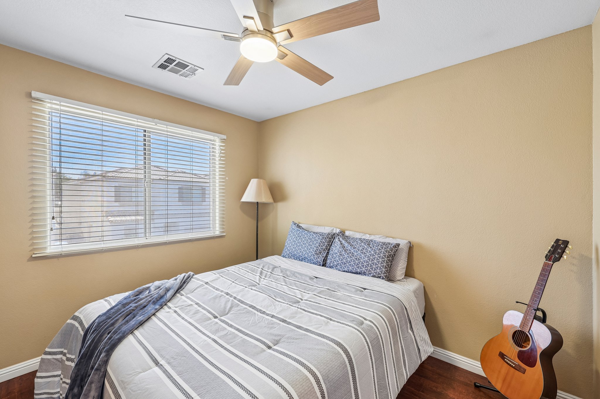 9957 Keephills St Las Vegas-S1205-016.jpg