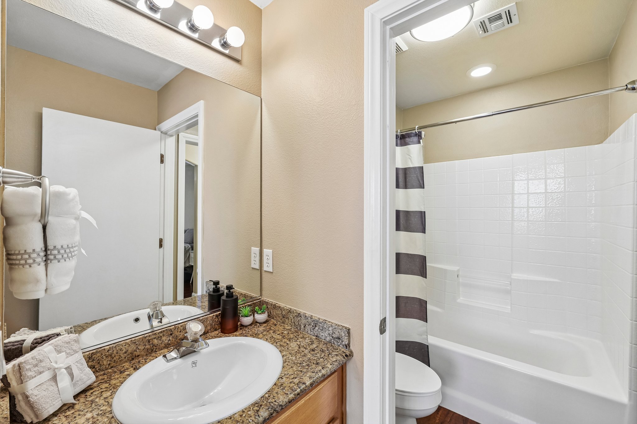 9957 Keephills St Las Vegas-S1205-019.jpg