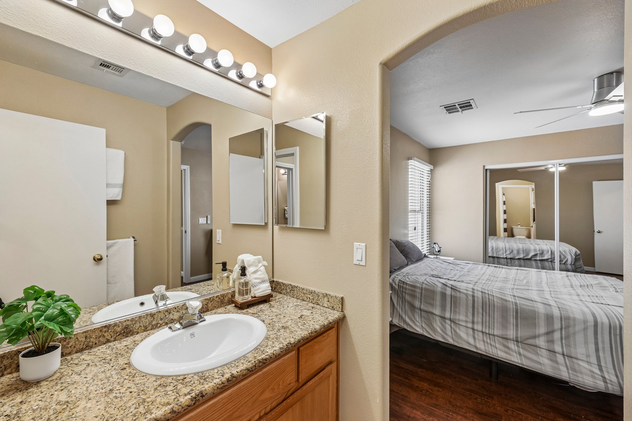 9957 Keephills St Las Vegas-S1205-021.jpg