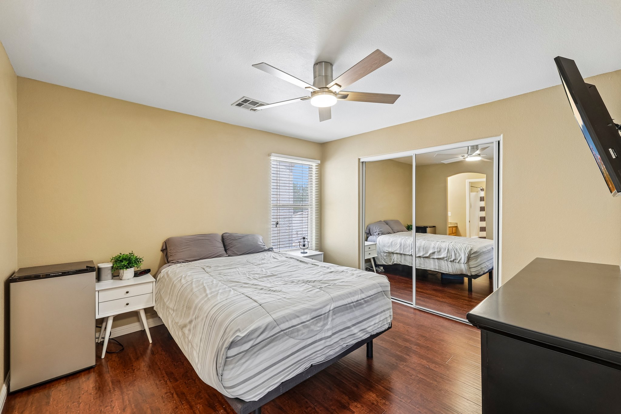 9957 Keephills St Las Vegas-S1205-022.jpg