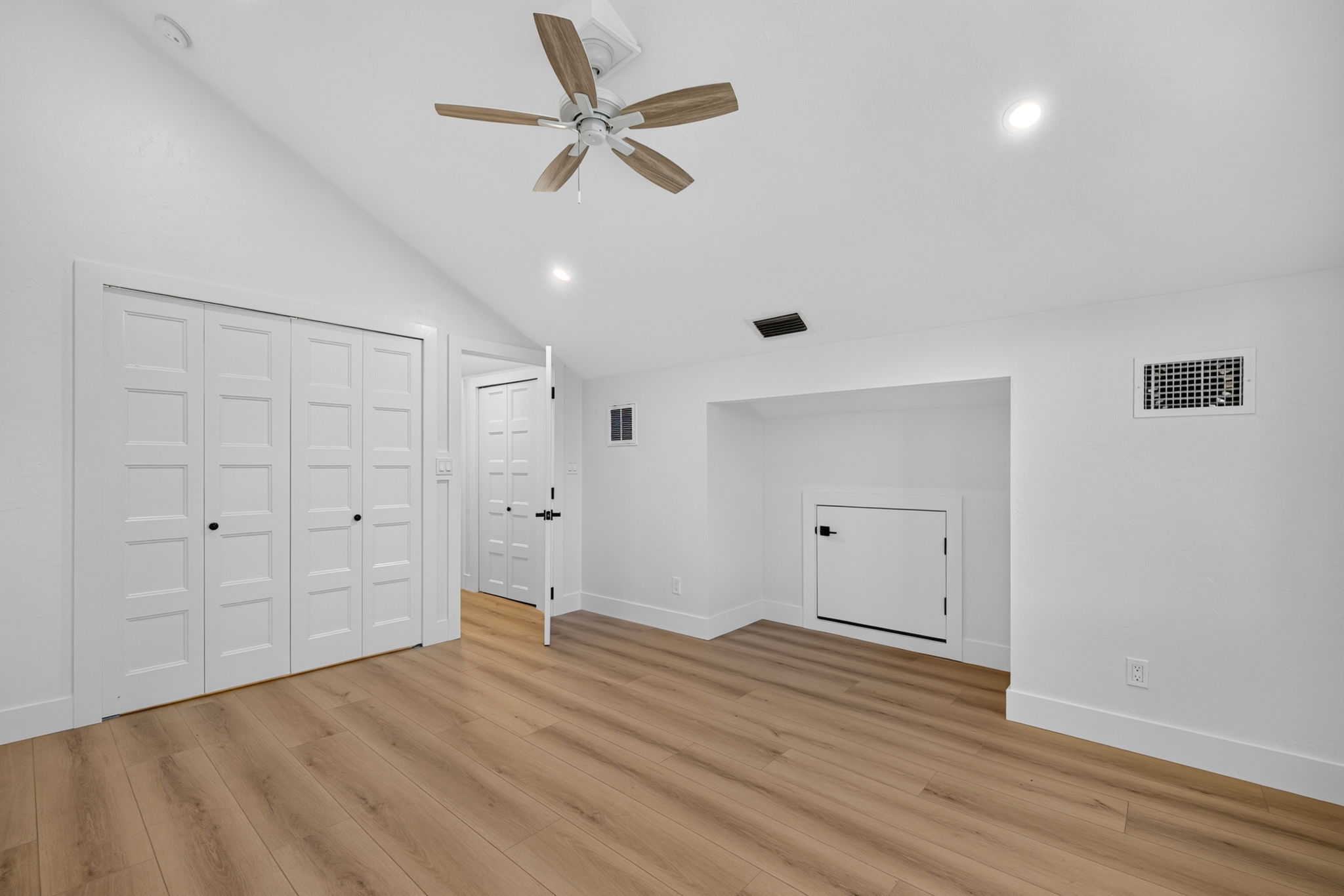 Guest Bedroom 1 - 2 of 2