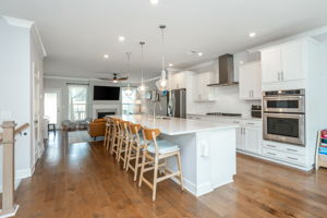 Open Floor Plan. Quartz Counters, 5-Burner Gas Cooktop w Vent Hood.
