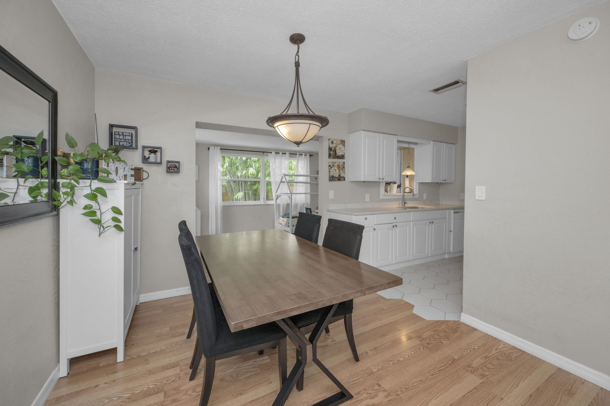 Dining Room4