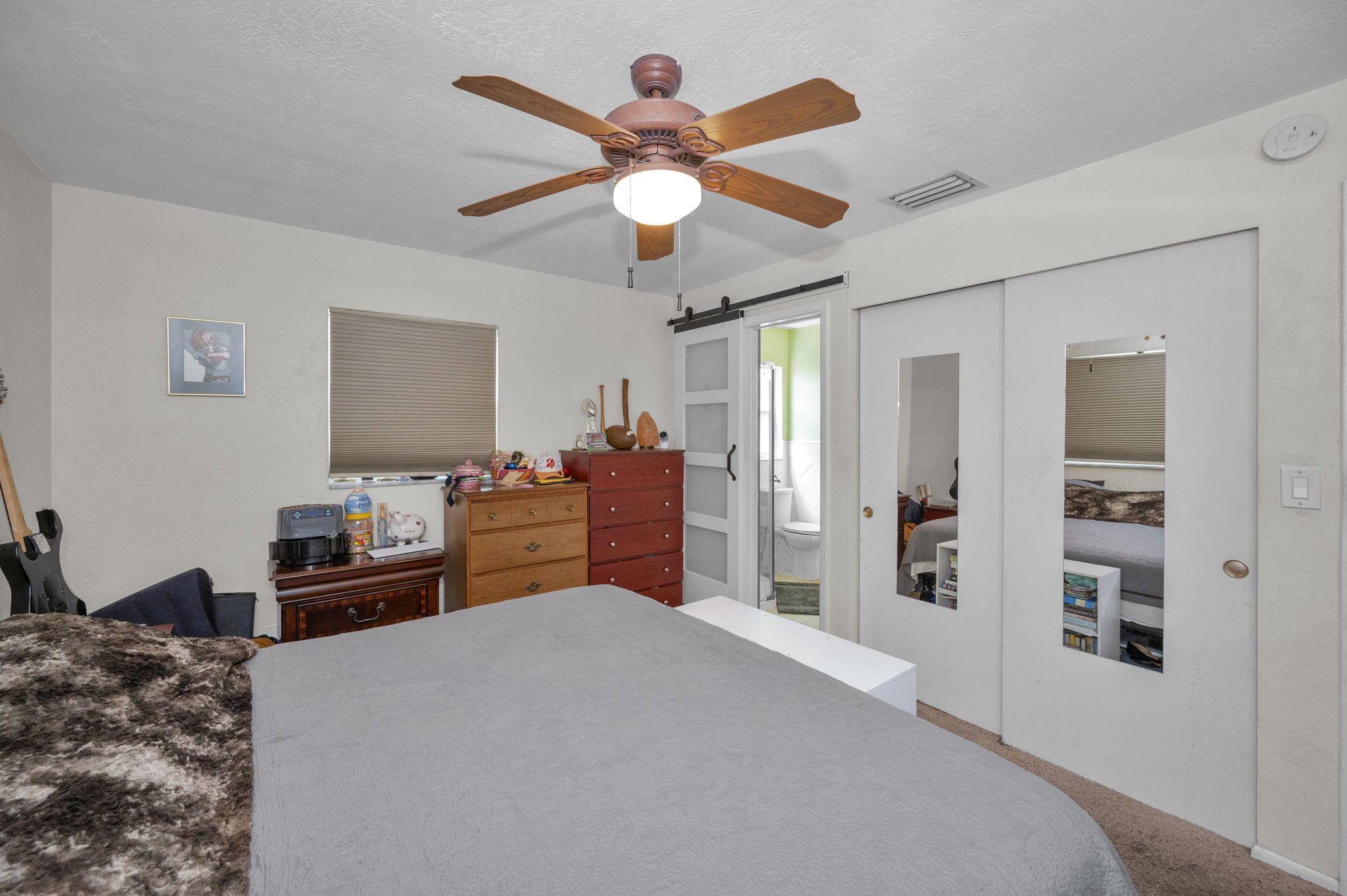 Primary Bedroom1b