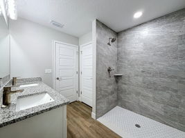  Photo 33