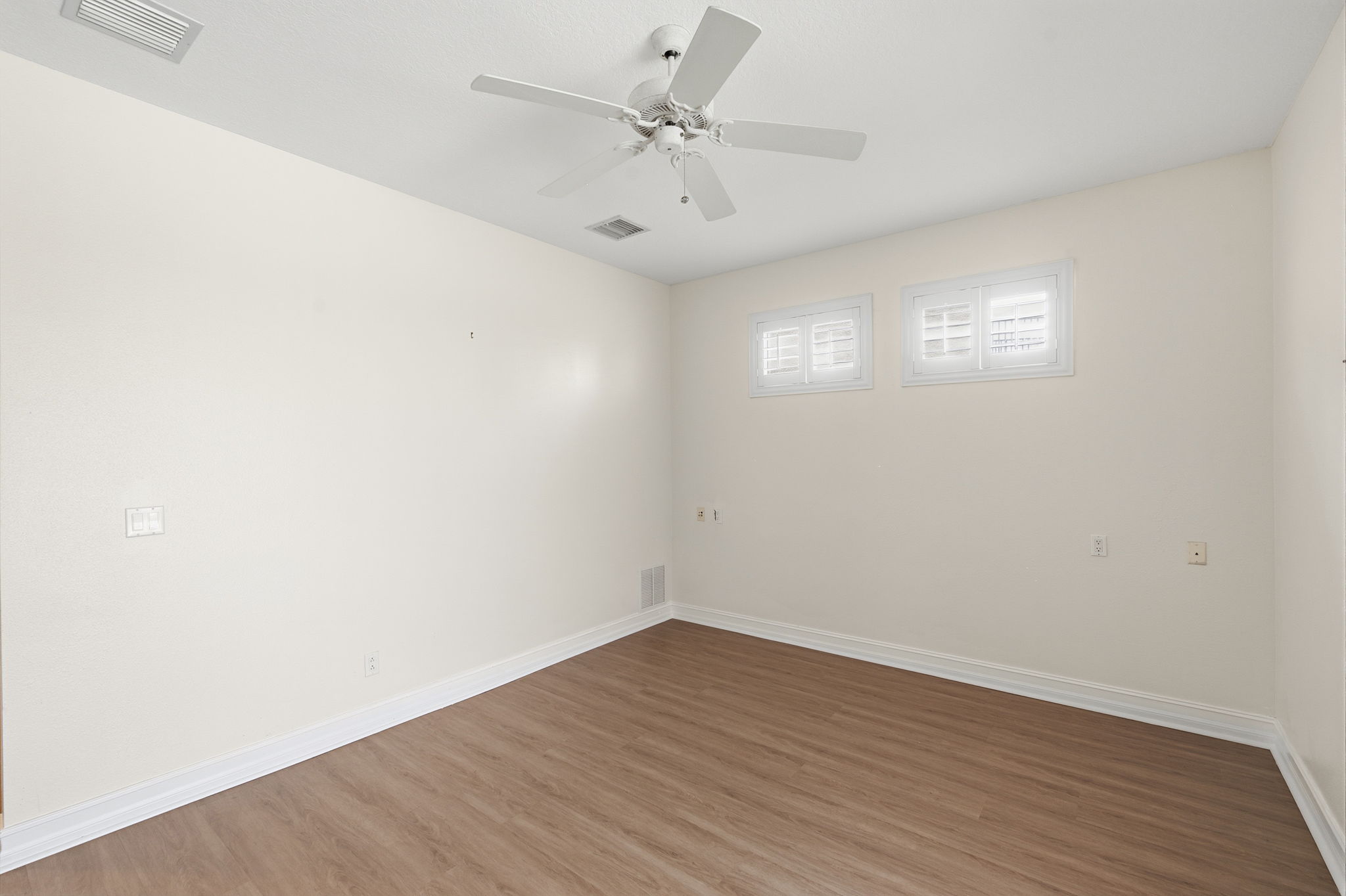 Interiors (25)