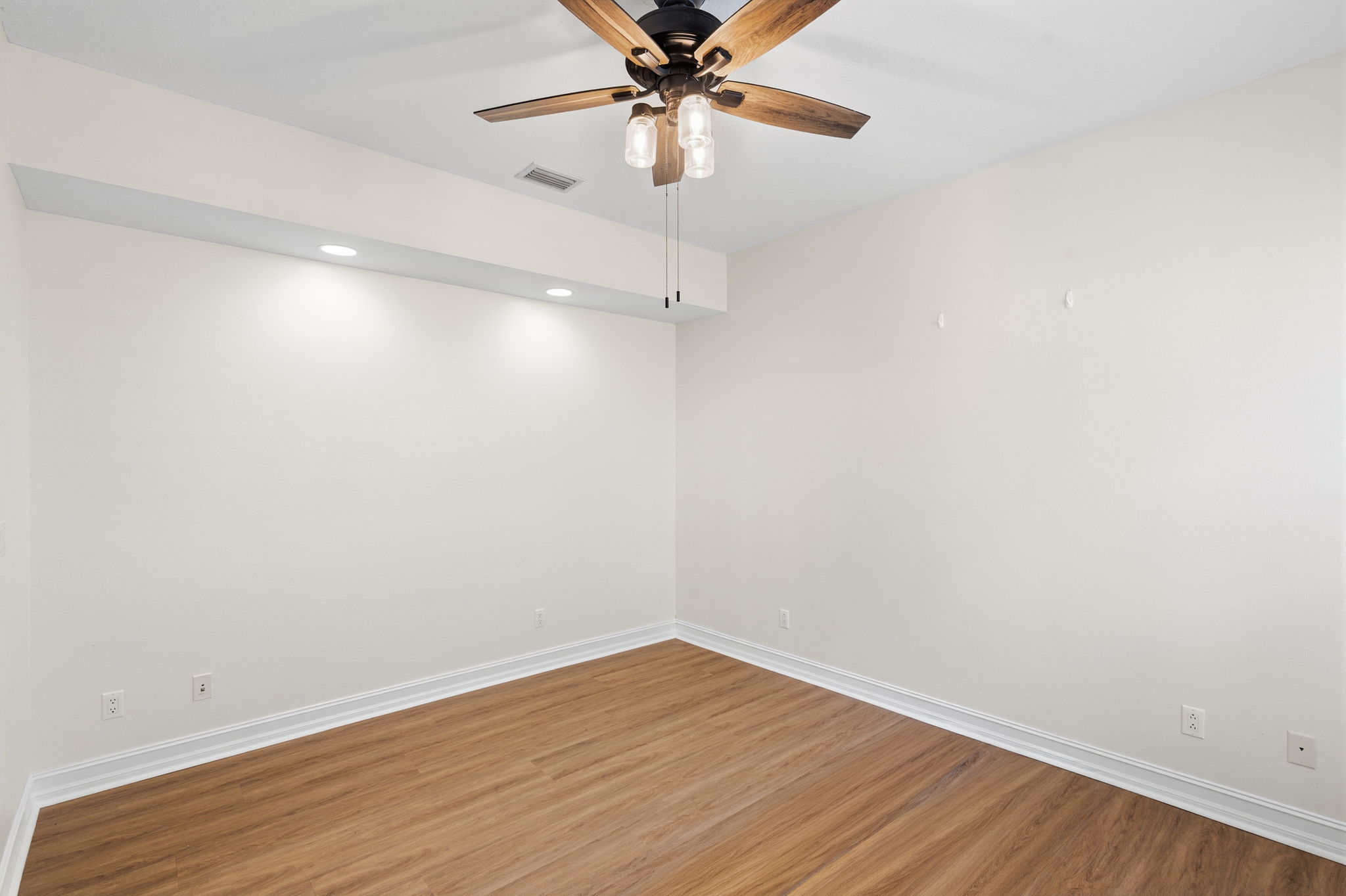 Interiors (27)