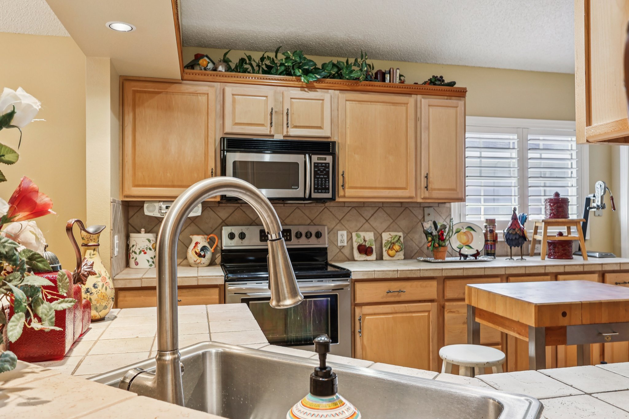 Piedmont Oaks Dr-S0411-015.jpg