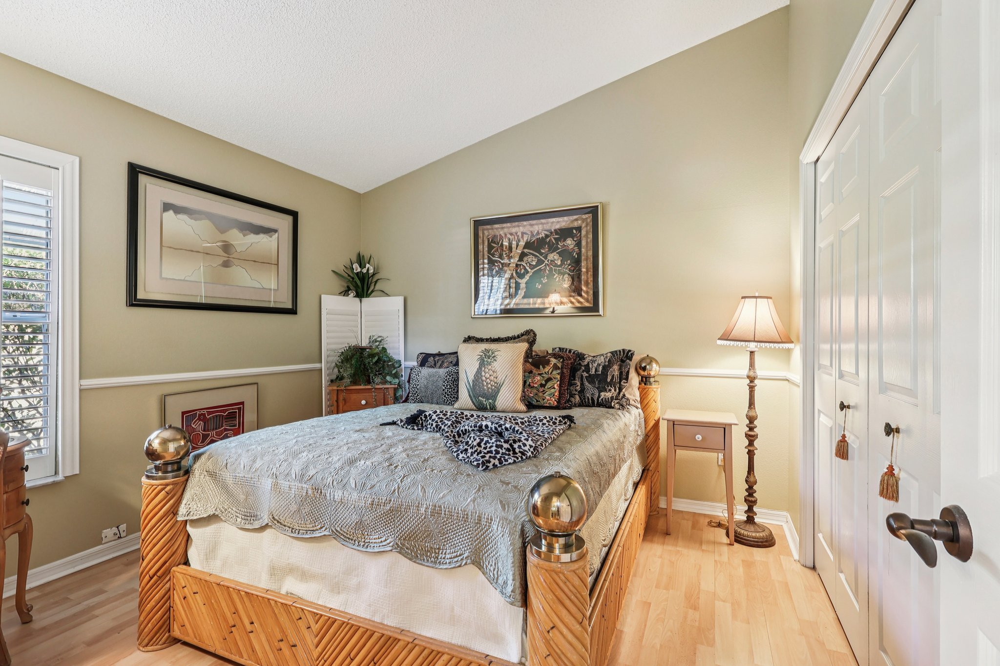 Piedmont Oaks Dr-S0411-023.jpg