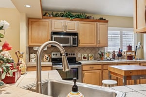 Piedmont Oaks Dr-S0411-015.jpg