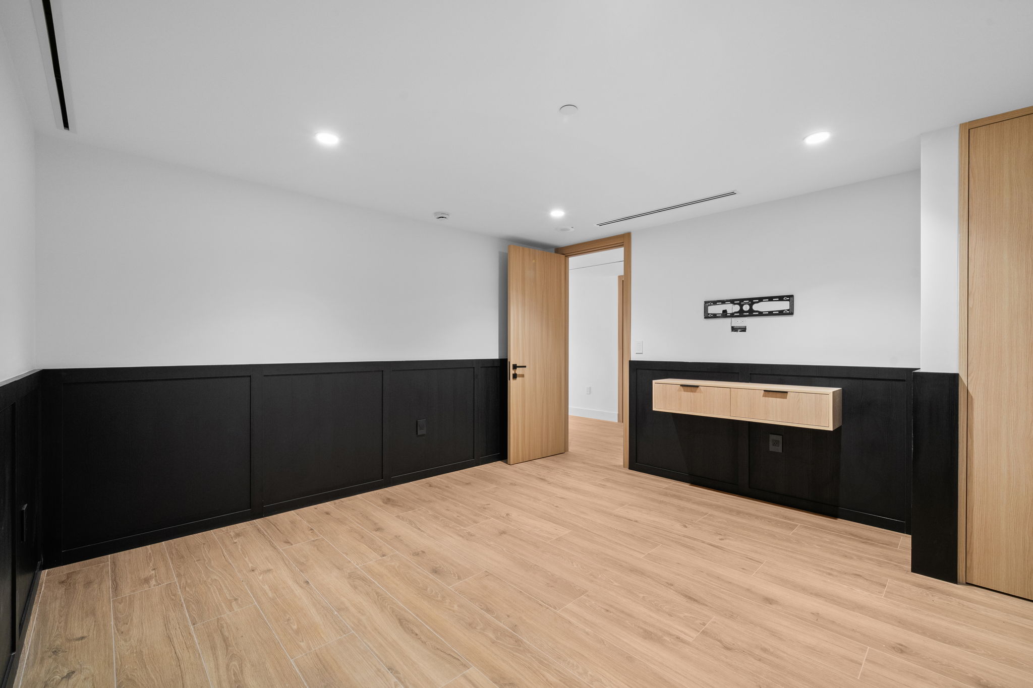 Den/ Bedroom 4