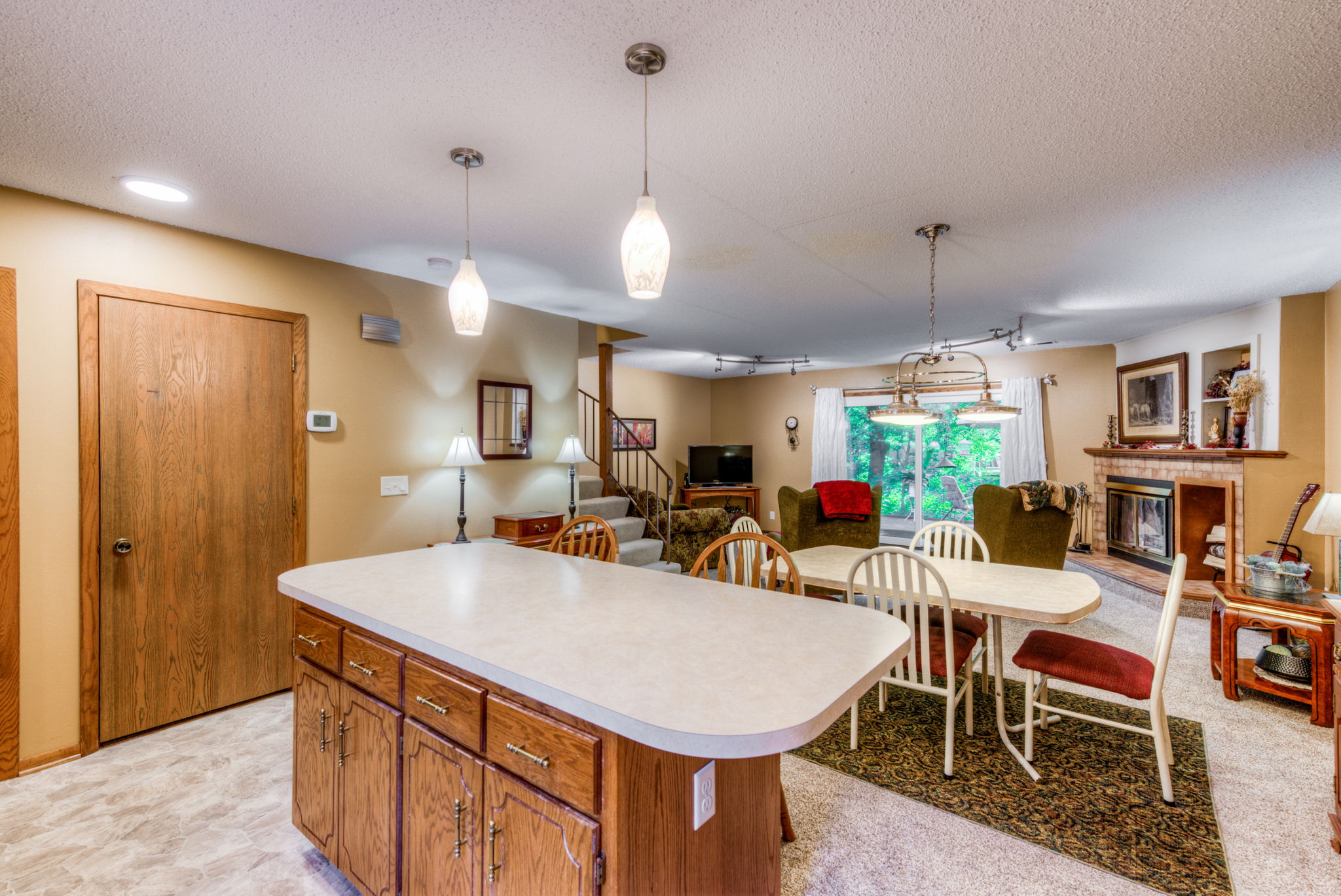 Kitchen/Eating Area