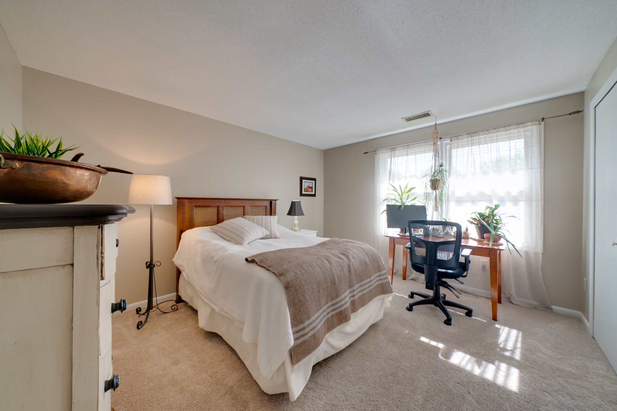 B4 St Marc Cir, South Windsor, CT 06074 | Ed McCullough Photography