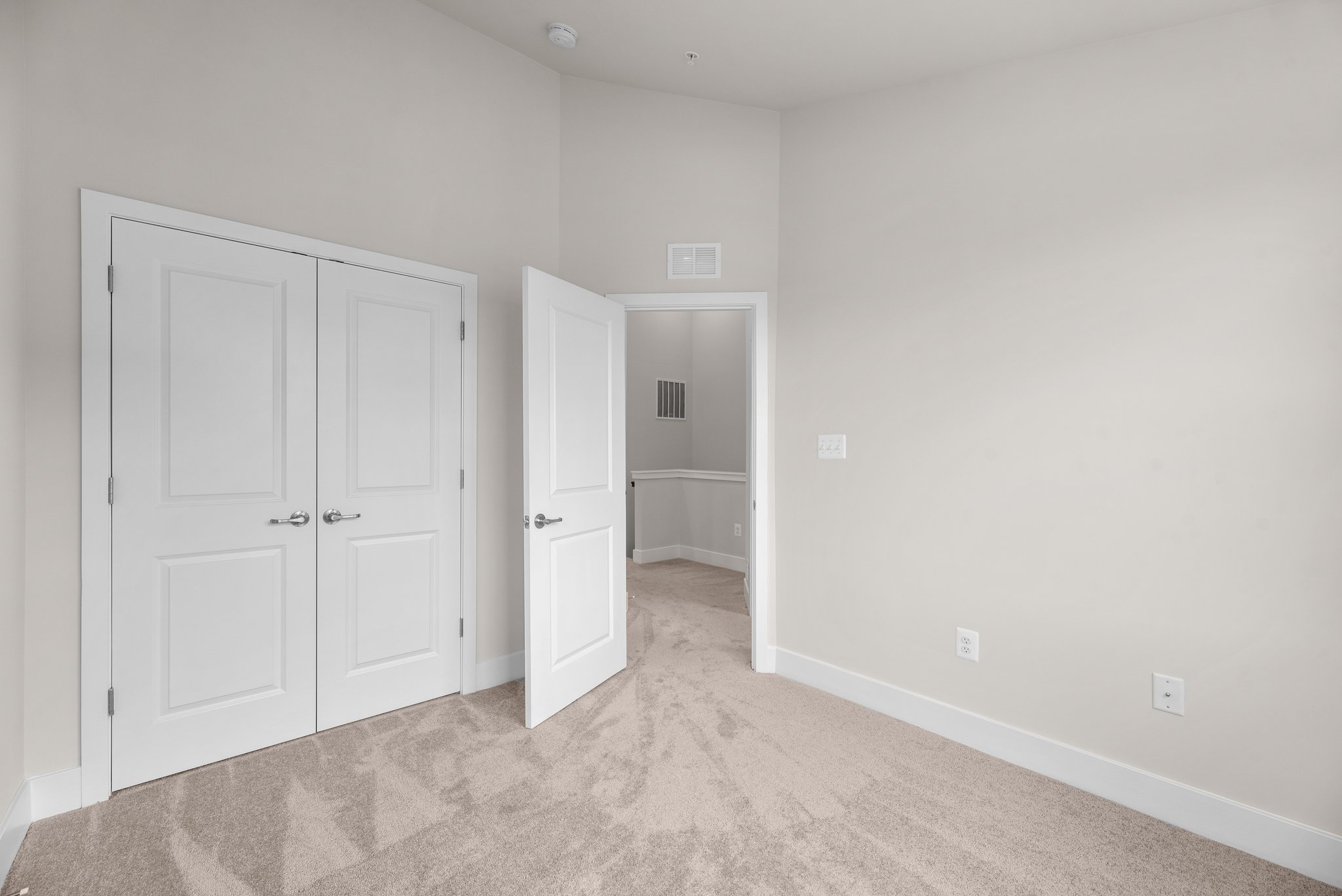 27. Upper bedroom.jpg