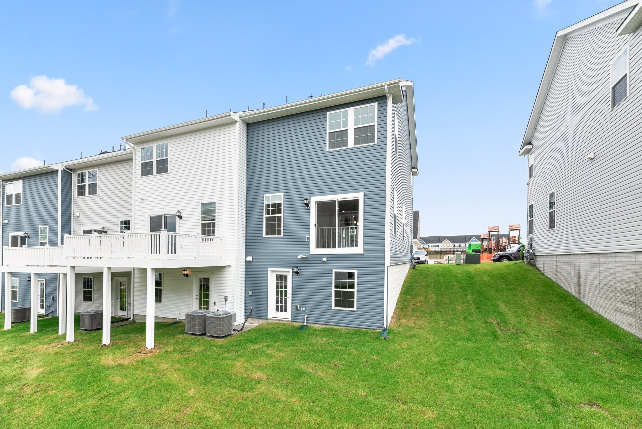 41. Back exterior.jpg