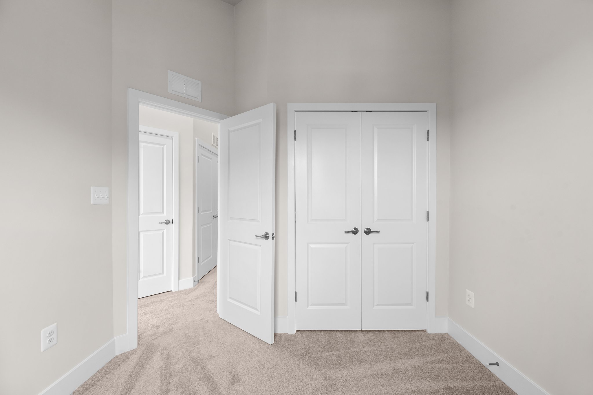 29. Upper bedroom.jpg