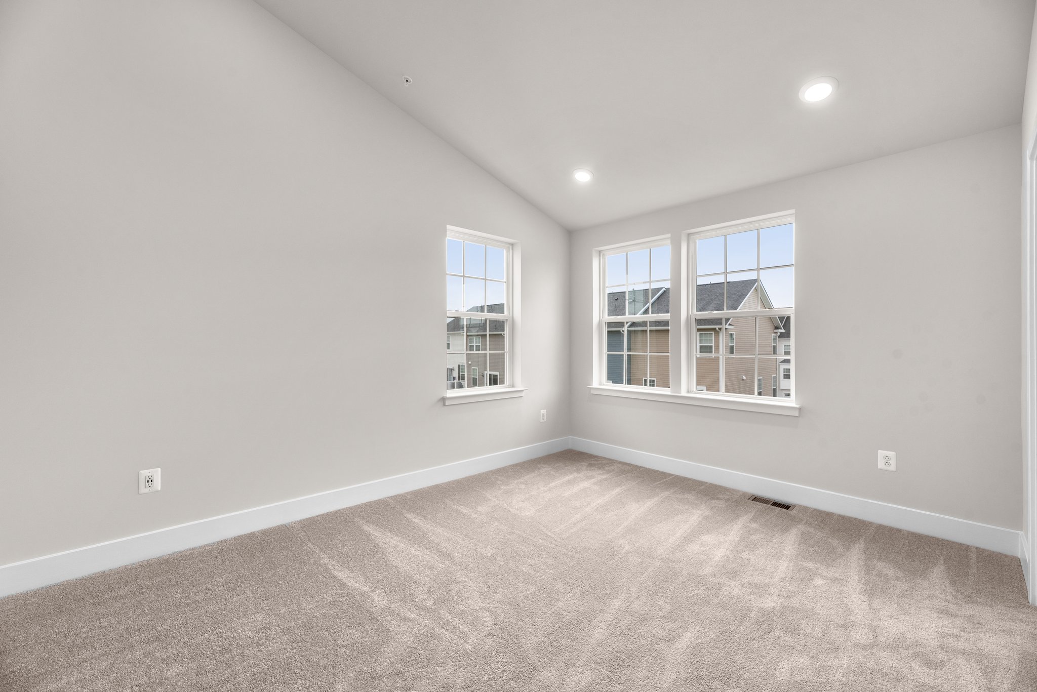 18. Upper bedroom.jpg