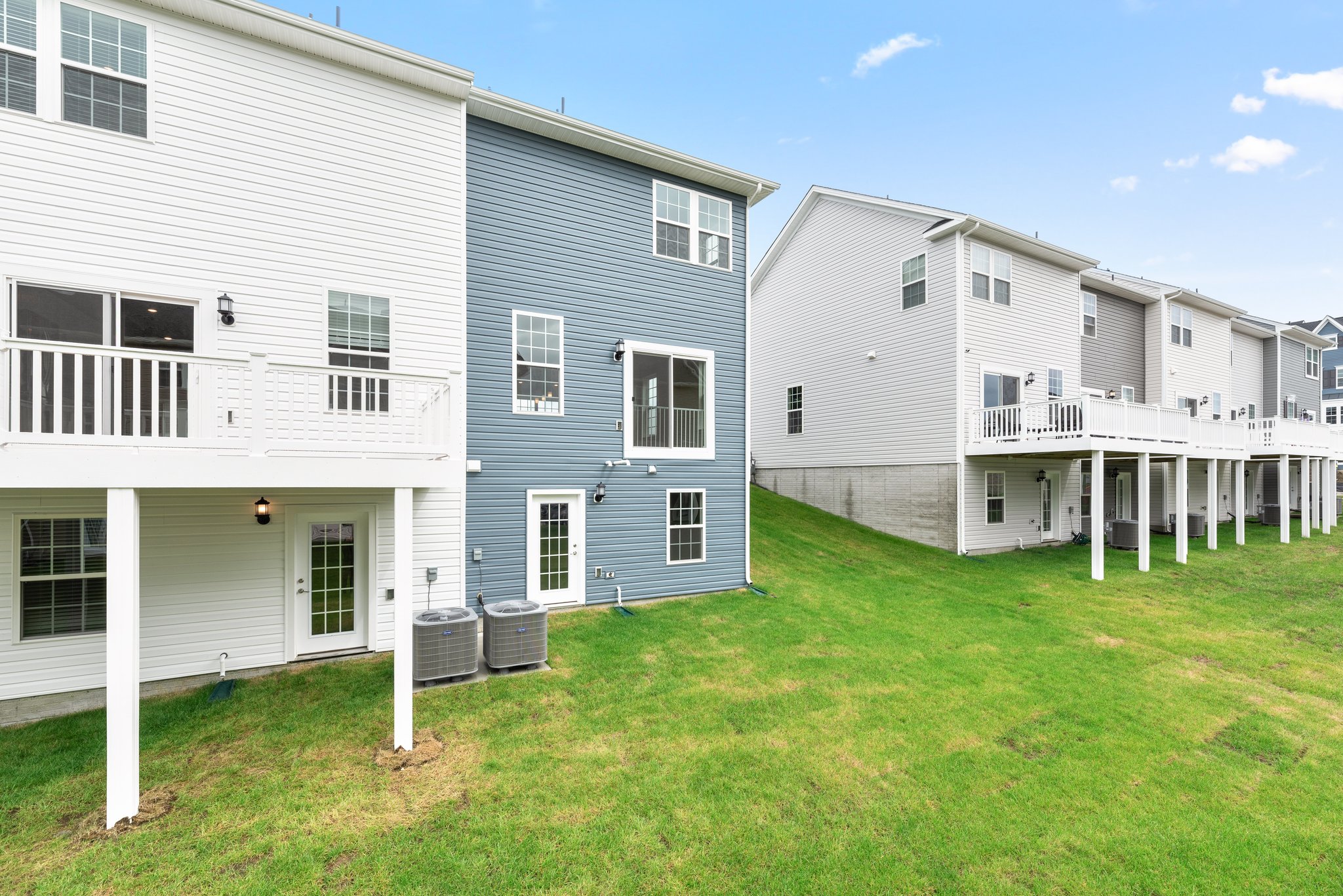 43. Back exterior.jpg