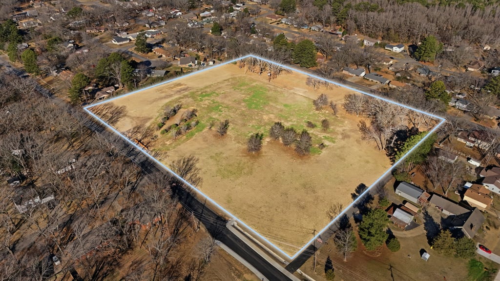 Land real estate media in Jacksonville, Arkansas by Avery & Bryant