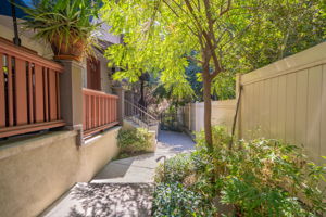  Honolulu Ave 209, La Crescenta-Montrose, CA, US Photo 2
