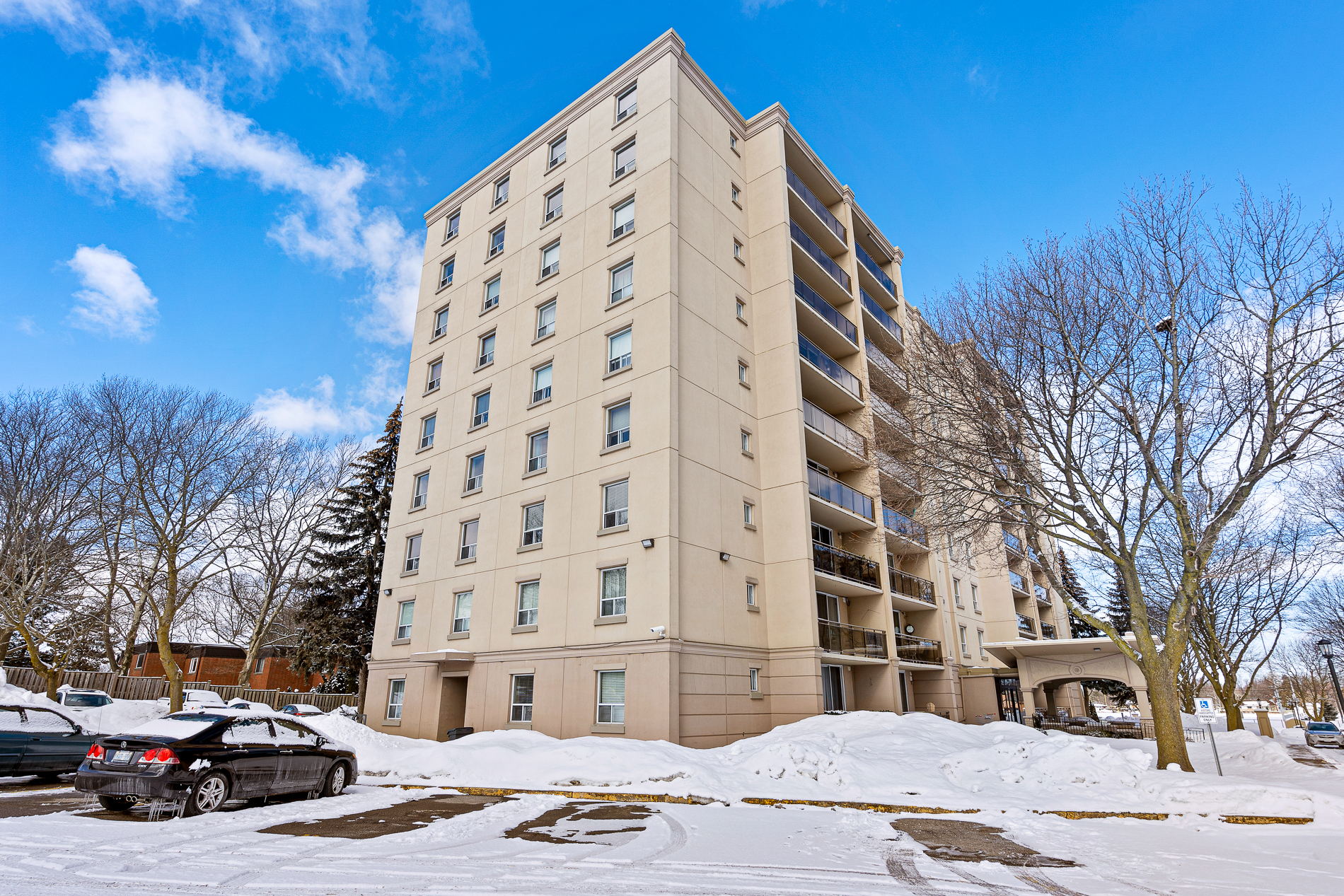 Huggins St, Niagara Falls, ON L2J REALPix Interior & Real Estate