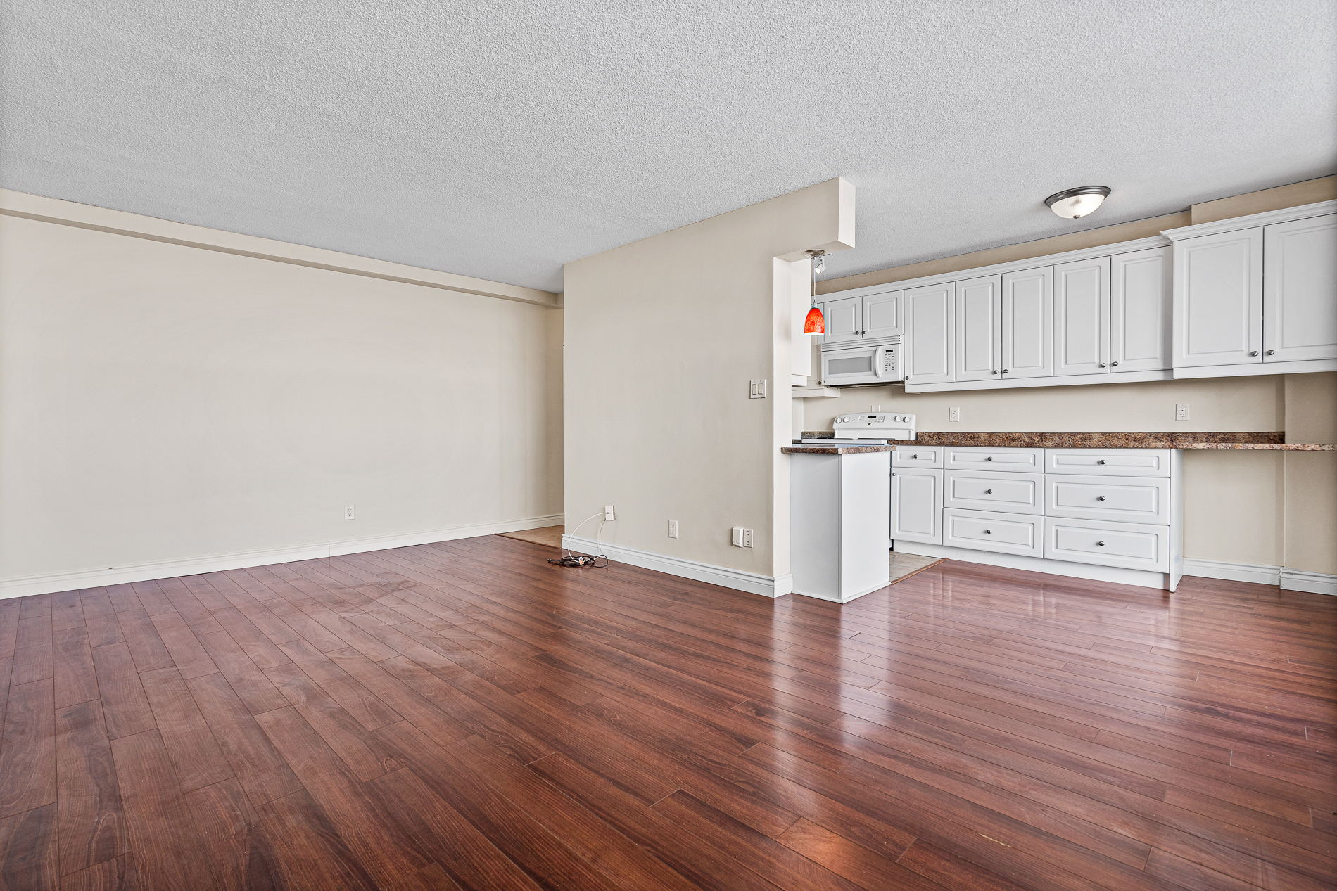 Huggins St, Niagara Falls, ON L2J REALPix Interior & Real Estate