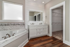 Owner's En-Suite Bath