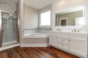 Owner's En-Suite Bath