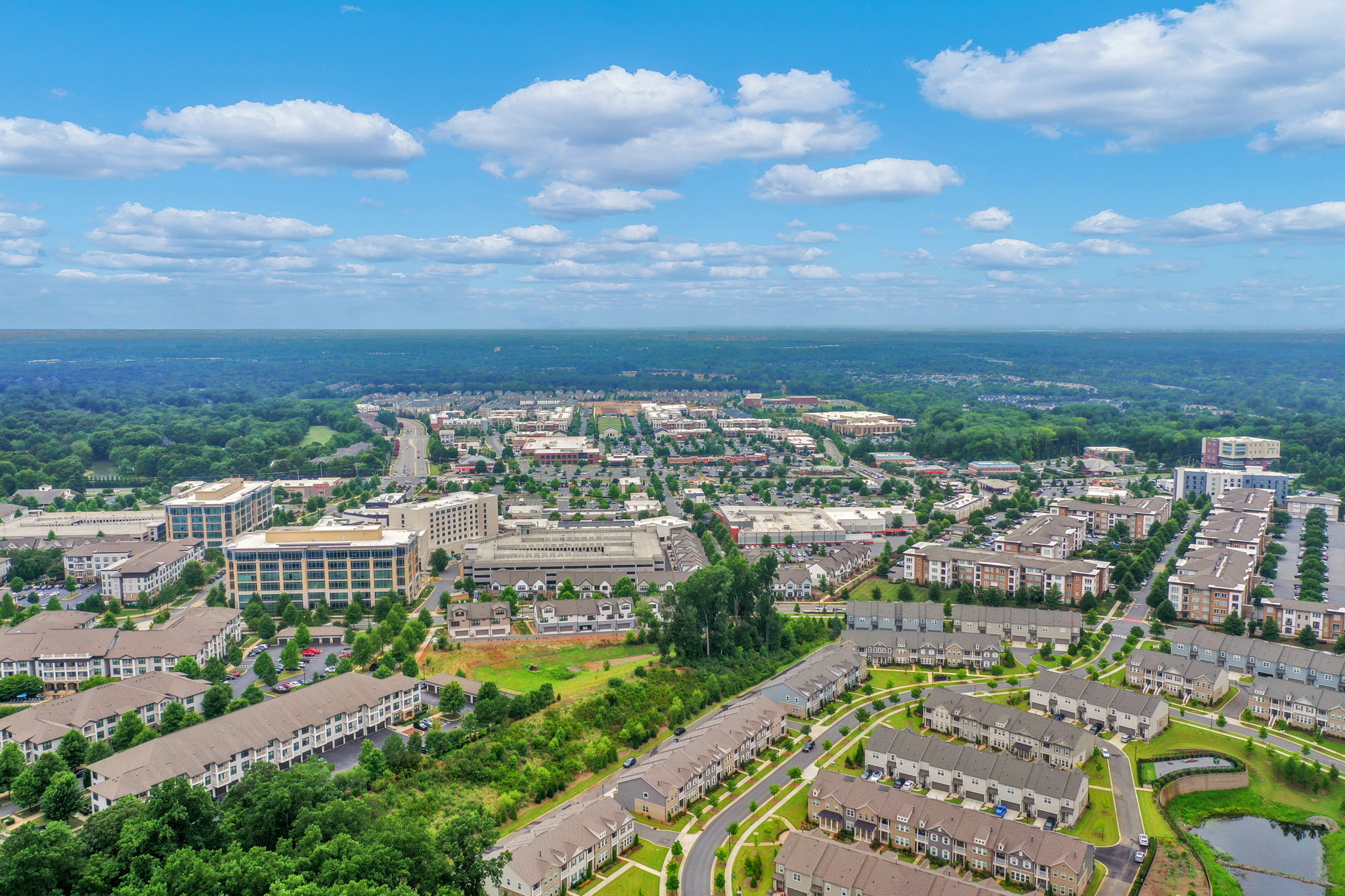 Walk to Waverly or Rea Farms for groceries, fitness, restaurants, entertainment and more!
