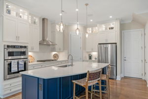 Kitchen with Stainless Steel appliances, Up-to-celing cabinetry, Top Lighted Glass, 5-burner Gas Cooktop