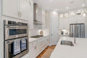 Kitchen with Stainless Steel appliances, Up-to-celing cabinetry, Top Lighted Glass, 5-burner Gas Cooktop