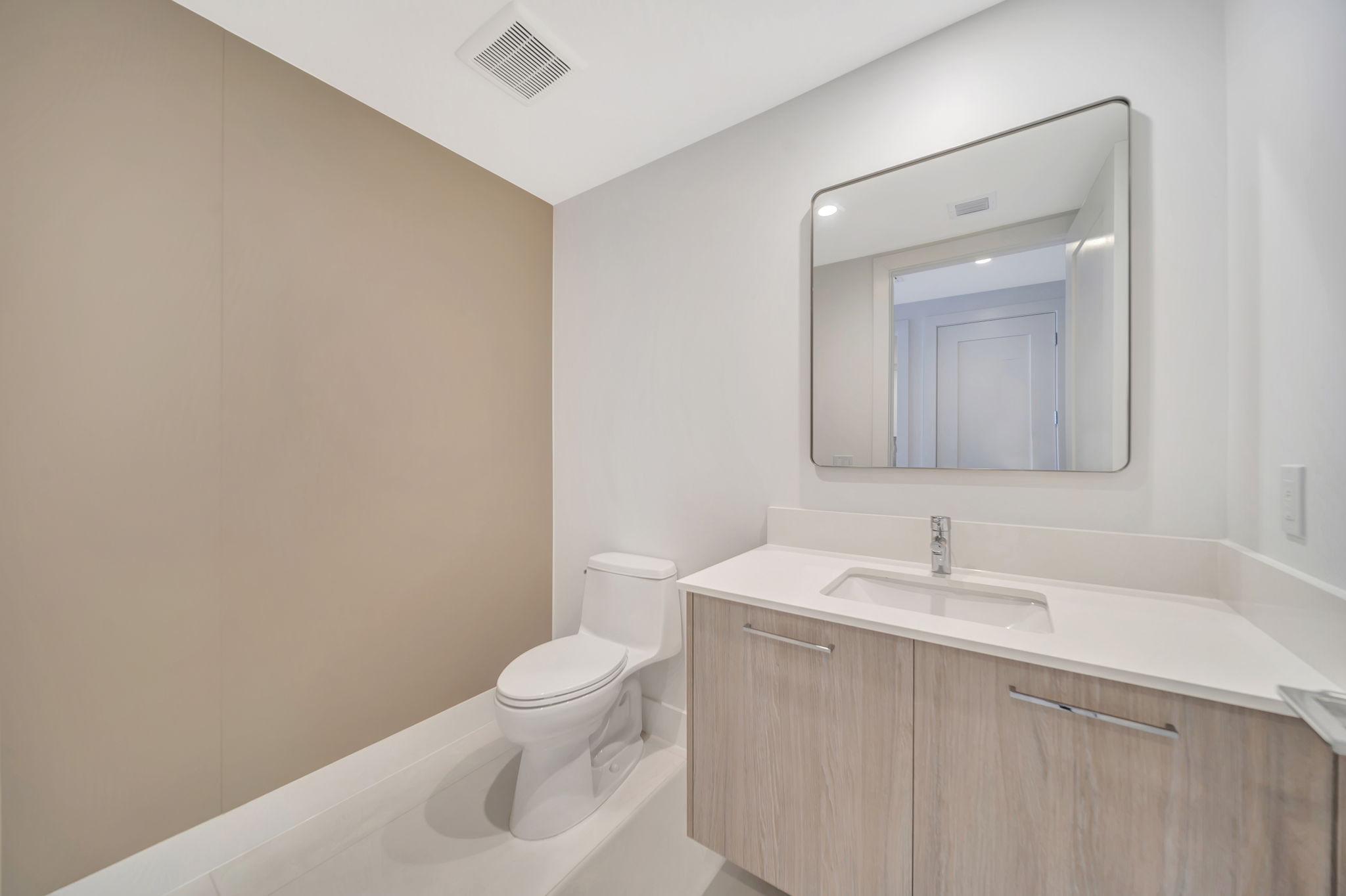 2750 NE 57th St, Fort Lauderdale, FL 33308, USA Photo 3