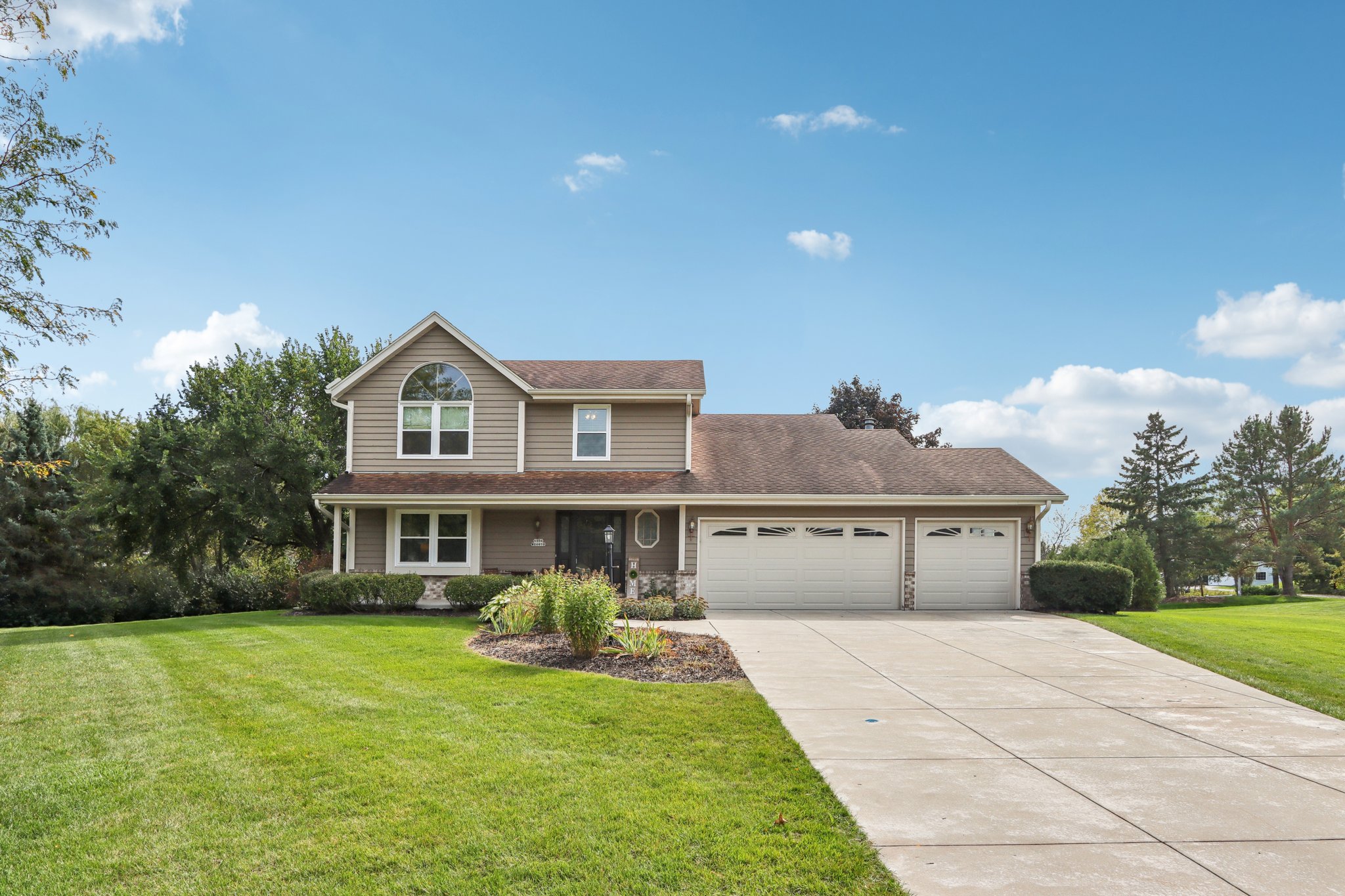 N104W14459 Heritage Hills Pkwy-S0210-002.jpg