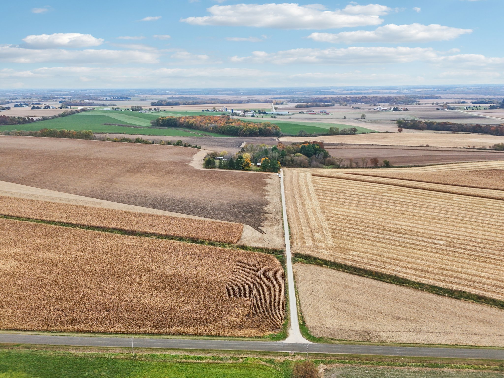 N2302 N Kohn Rd-S0111-057.jpg