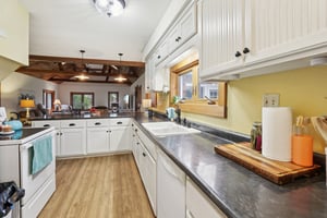 N2302 N Kohn Rd-S0111-019.jpg