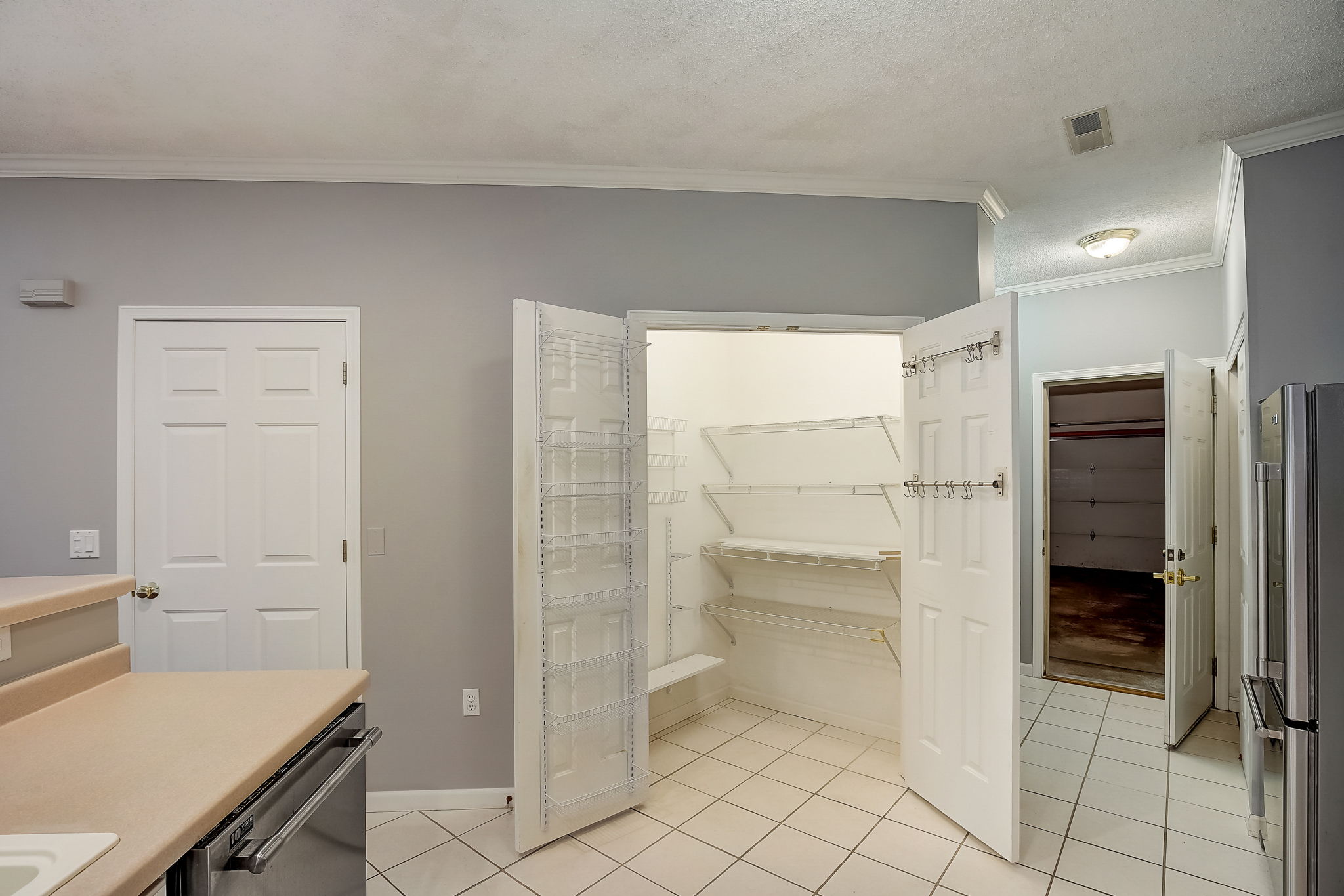 N30W23027 Pineview Cir, Pewaukee, WI 53072 ShowingTime+ Listing Media