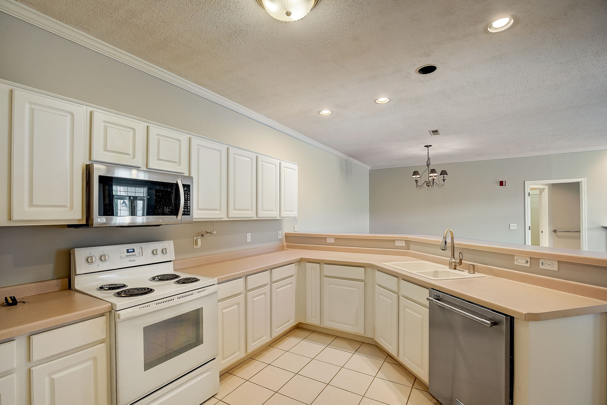 N30W23027 Pineview Cir, Pewaukee, WI 53072 ShowingTime+ Listing Media