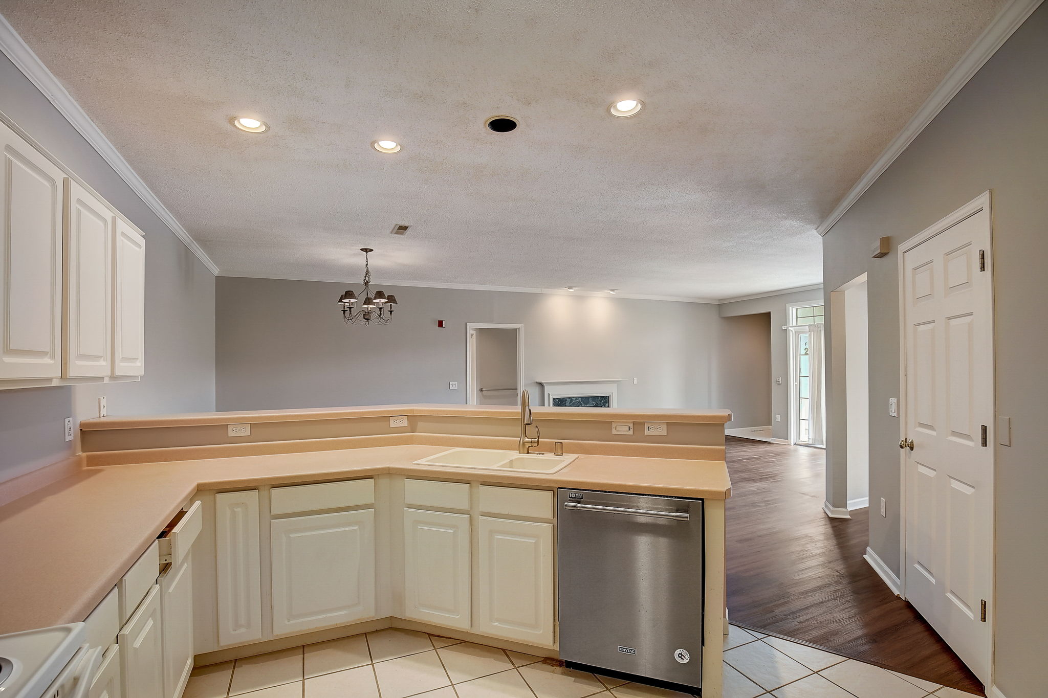 N30W23027 Pineview Cir, Pewaukee, WI 53072 ShowingTime+ Listing Media